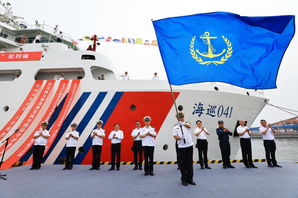 河北海事局中型溢油回收船“海巡041”轮在秦皇岛列编